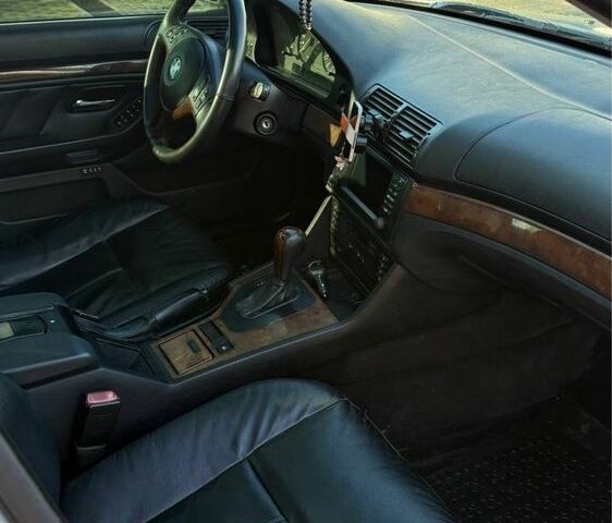 Серый БМВ 5 Серия, объемом двигателя 3 л и пробегом 380 тыс. км за 5899 $, фото 14 на Automoto.ua