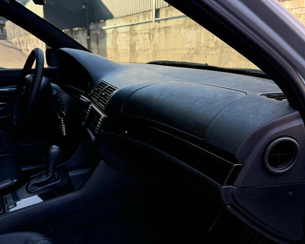 Серый БМВ 5 Серия, объемом двигателя 3 л и пробегом 298 тыс. км за 9300 $, фото 27 на Automoto.ua