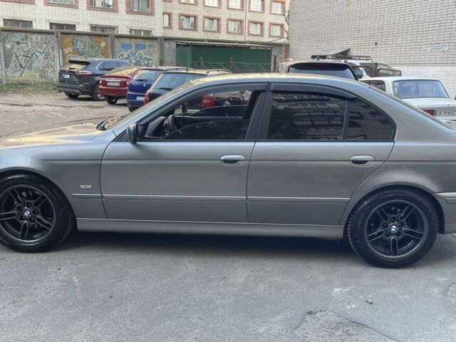 Серый БМВ 5 Серия, объемом двигателя 3 л и пробегом 318 тыс. км за 6850 $, фото 6 на Automoto.ua
