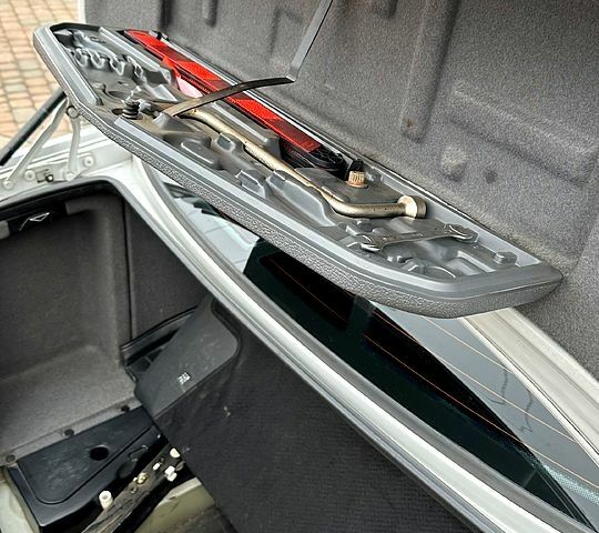 Серый БМВ 5 Серия, объемом двигателя 2 л и пробегом 340 тыс. км за 5599 $, фото 11 на Automoto.ua