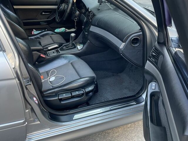 Серый БМВ 5 Серия, объемом двигателя 3 л и пробегом 318 тыс. км за 6850 $, фото 11 на Automoto.ua