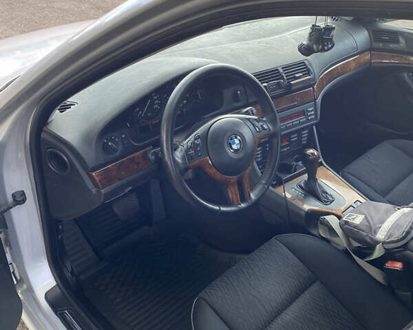 Серый БМВ 5 Серия, объемом двигателя 2.5 л и пробегом 330 тыс. км за 7500 $, фото 7 на Automoto.ua