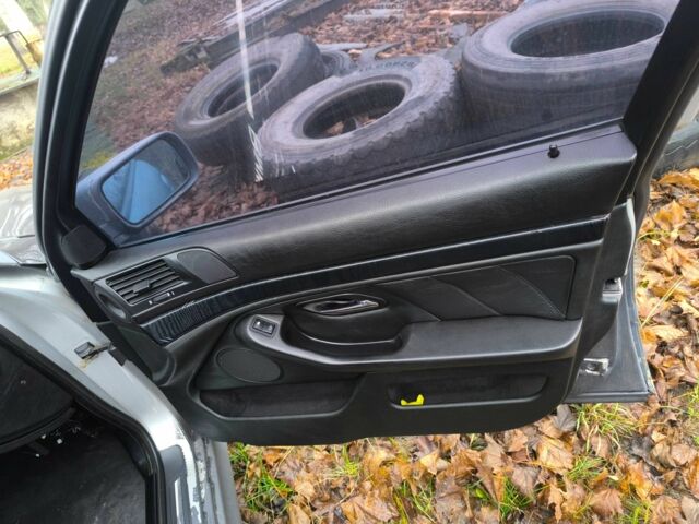 Серый БМВ 5 Серия, объемом двигателя 3 л и пробегом 429 тыс. км за 2300 $, фото 1 на Automoto.ua