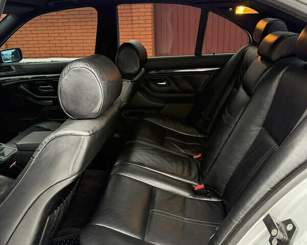 Серый БМВ 5 Серия, объемом двигателя 3 л и пробегом 298 тыс. км за 8800 $, фото 15 на Automoto.ua