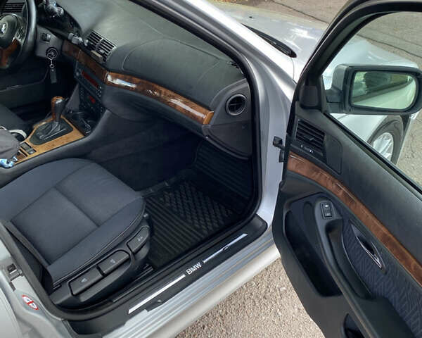 Серый БМВ 5 Серия, объемом двигателя 2.5 л и пробегом 330 тыс. км за 7500 $, фото 5 на Automoto.ua