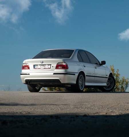 Сірий БМВ 5 Серія, об'ємом двигуна 2.93 л та пробігом 375 тис. км за 10000 $, фото 1 на Automoto.ua