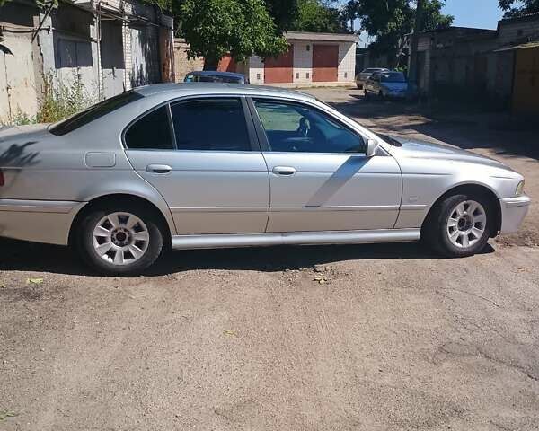 Серый БМВ 5 Серия, объемом двигателя 2.5 л и пробегом 349 тыс. км за 6000 $, фото 3 на Automoto.ua