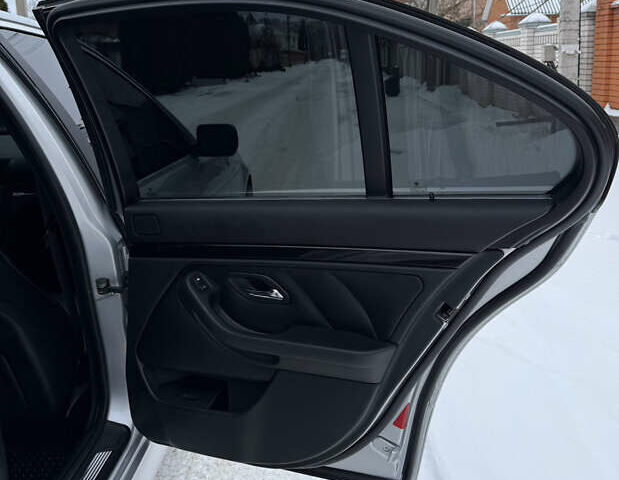 Серый БМВ 5 Серия, объемом двигателя 3 л и пробегом 298 тыс. км за 8800 $, фото 21 на Automoto.ua