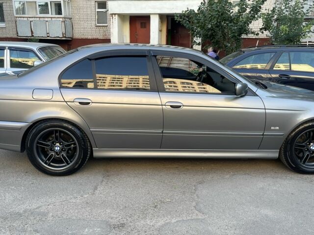 Серый БМВ 5 Серия, объемом двигателя 3 л и пробегом 318 тыс. км за 6850 $, фото 5 на Automoto.ua