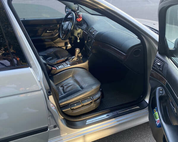 Серый БМВ 5 Серия, объемом двигателя 3 л и пробегом 313 тыс. км за 7000 $, фото 11 на Automoto.ua