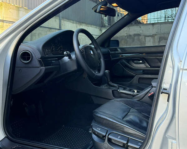 Серый БМВ 5 Серия, объемом двигателя 3 л и пробегом 298 тыс. км за 9300 $, фото 10 на Automoto.ua