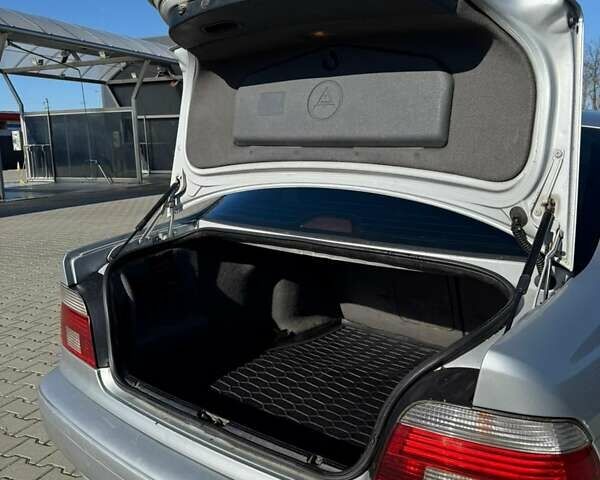 Серый БМВ 5 Серия, объемом двигателя 3 л и пробегом 425 тыс. км за 5500 $, фото 12 на Automoto.ua