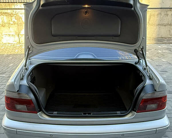 Серый БМВ 5 Серия, объемом двигателя 3 л и пробегом 298 тыс. км за 9300 $, фото 16 на Automoto.ua