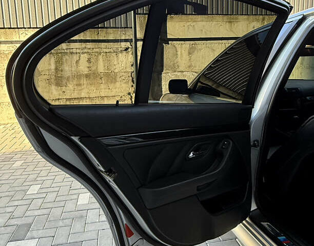 Серый БМВ 5 Серия, объемом двигателя 3 л и пробегом 298 тыс. км за 9300 $, фото 15 на Automoto.ua