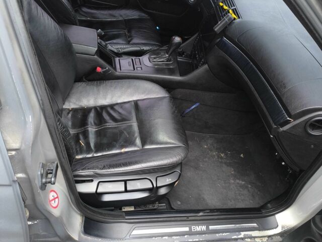 Серый БМВ 5 Серия, объемом двигателя 3 л и пробегом 429 тыс. км за 2300 $, фото 2 на Automoto.ua