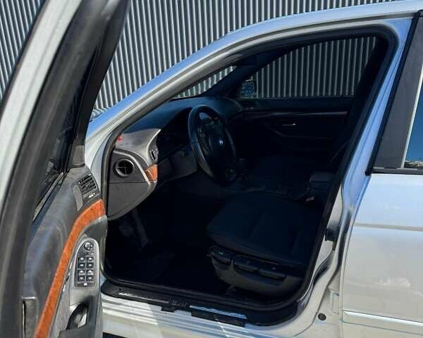 Серый БМВ 5 Серия, объемом двигателя 3 л и пробегом 425 тыс. км за 5500 $, фото 4 на Automoto.ua