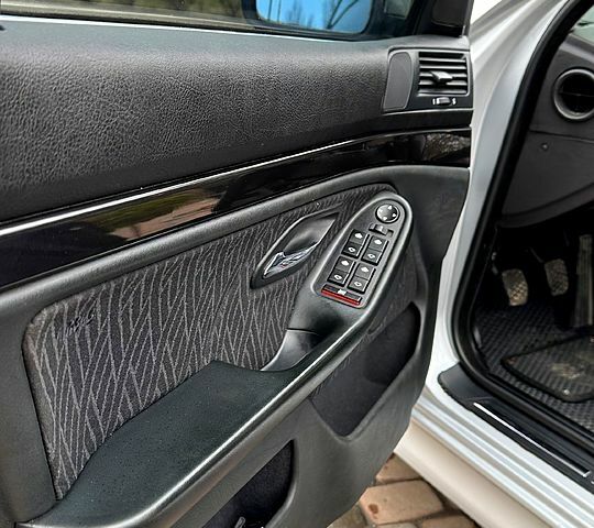 Серый БМВ 5 Серия, объемом двигателя 2 л и пробегом 340 тыс. км за 5599 $, фото 5 на Automoto.ua