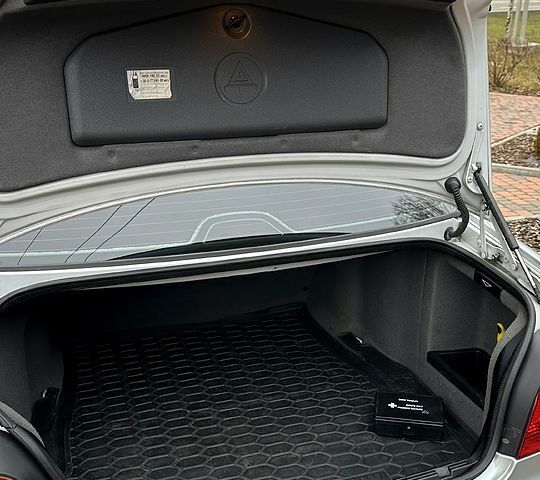 Серый БМВ 5 Серия, объемом двигателя 2 л и пробегом 340 тыс. км за 5599 $, фото 10 на Automoto.ua