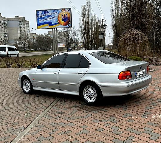 Серый БМВ 5 Серия, объемом двигателя 2 л и пробегом 340 тыс. км за 5599 $, фото 2 на Automoto.ua