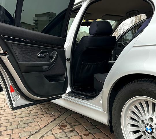 Серый БМВ 5 Серия, объемом двигателя 2 л и пробегом 340 тыс. км за 5599 $, фото 8 на Automoto.ua