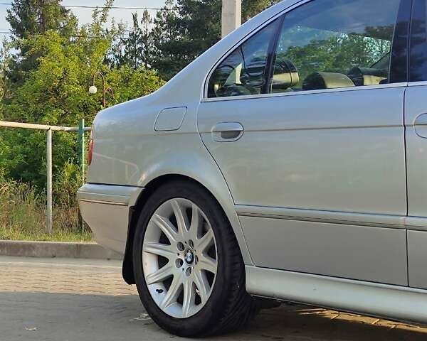 Серый БМВ 5 Серия, объемом двигателя 3 л и пробегом 300 тыс. км за 7150 $, фото 3 на Automoto.ua