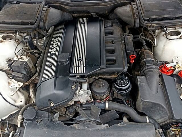 Серый БМВ 5 Серия, объемом двигателя 2.2 л и пробегом 0 тыс. км за 3500 $, фото 2 на Automoto.ua