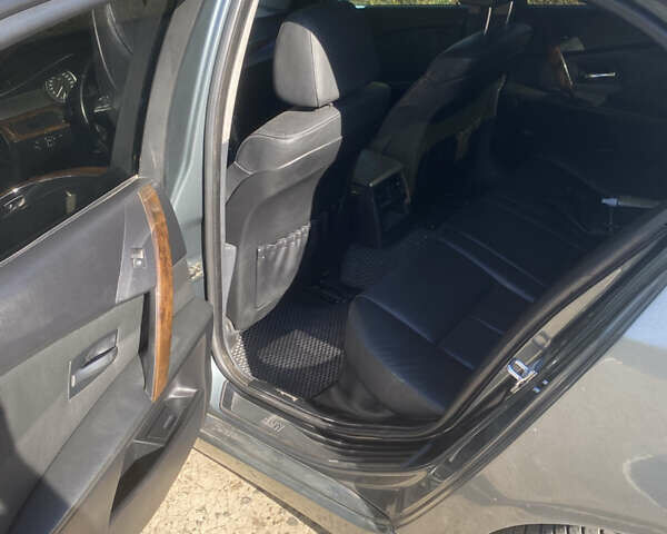 Серый БМВ 5 Серия, объемом двигателя 2.99 л и пробегом 381 тыс. км за 7850 $, фото 11 на Automoto.ua