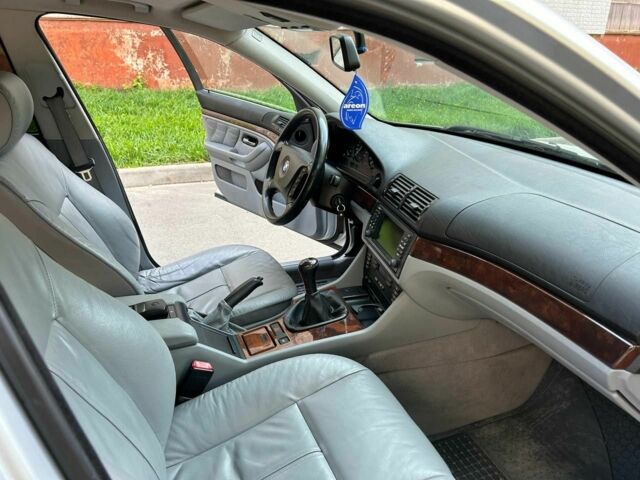 Серый БМВ 5 Серия, объемом двигателя 2.5 л и пробегом 322 тыс. км за 6500 $, фото 5 на Automoto.ua