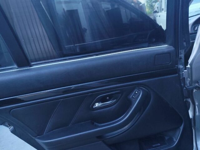 Серый БМВ 5 Серия, объемом двигателя 2.5 л и пробегом 500 тыс. км за 5500 $, фото 9 на Automoto.ua