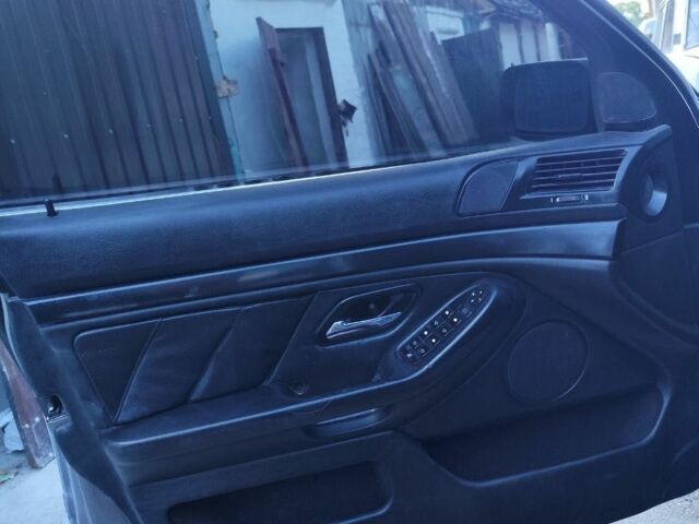 Серый БМВ 5 Серия, объемом двигателя 2.5 л и пробегом 500 тыс. км за 5500 $, фото 10 на Automoto.ua