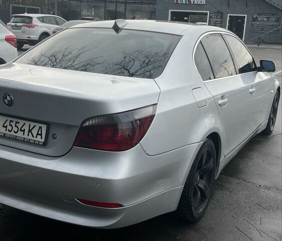 Серый БМВ 5 Серия, объемом двигателя 3 л и пробегом 400 тыс. км за 7500 $, фото 3 на Automoto.ua