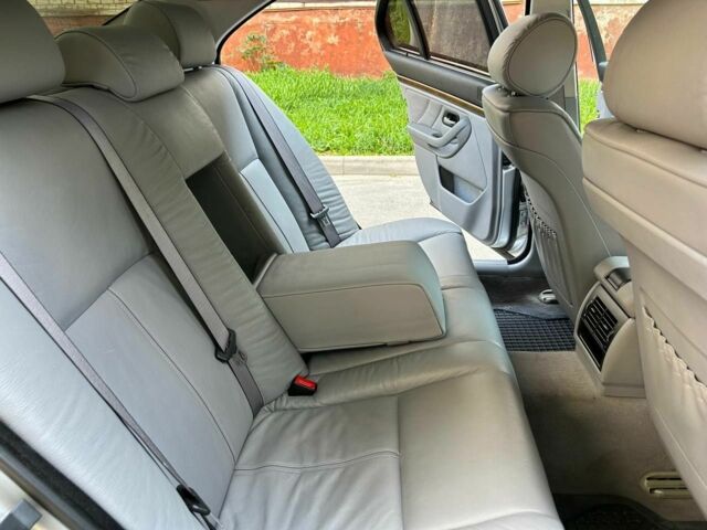 Серый БМВ 5 Серия, объемом двигателя 2.5 л и пробегом 322 тыс. км за 6500 $, фото 11 на Automoto.ua