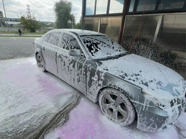 Серый БМВ 5 Серия, объемом двигателя 3 л и пробегом 368 тыс. км за 4100 $, фото 1 на Automoto.ua