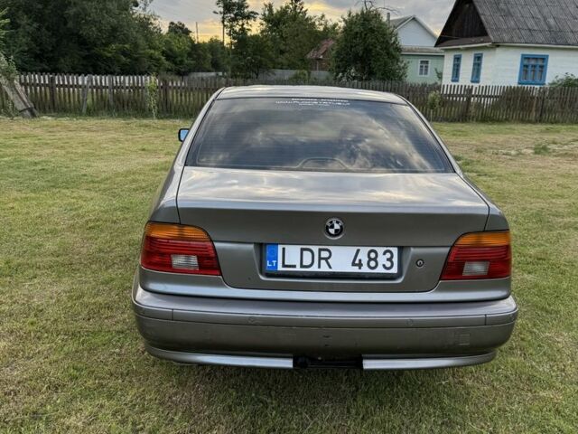 Серый БМВ 5 Серия, объемом двигателя 3 л и пробегом 330 тыс. км за 2764 $, фото 2 на Automoto.ua