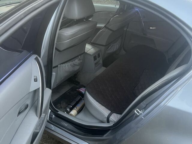 Серый БМВ 5 Серия, объемом двигателя 3 л и пробегом 3 тыс. км за 3779 $, фото 2 на Automoto.ua