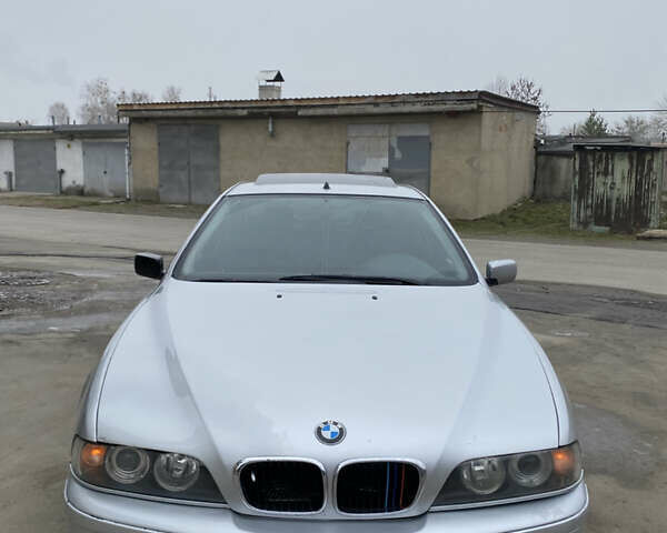 Серый БМВ 5 Серия, объемом двигателя 3 л и пробегом 440 тыс. км за 5399 $, фото 1 на Automoto.ua