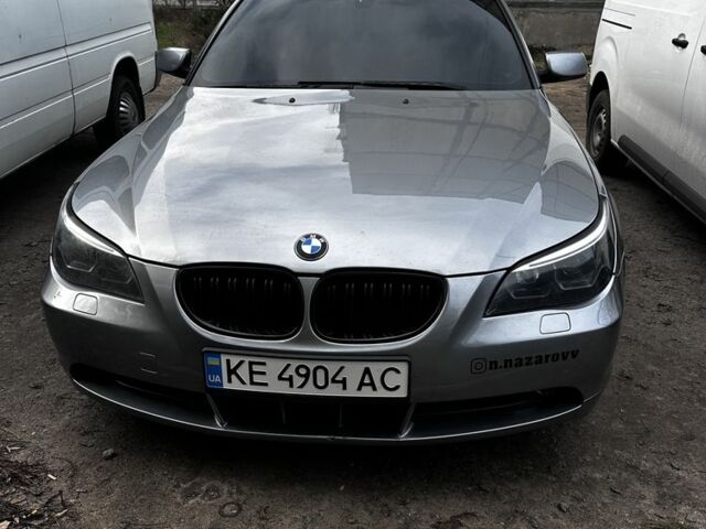 Серый БМВ 5 Серия, объемом двигателя 4.4 л и пробегом 318 тыс. км за 9999 $, фото 1 на Automoto.ua