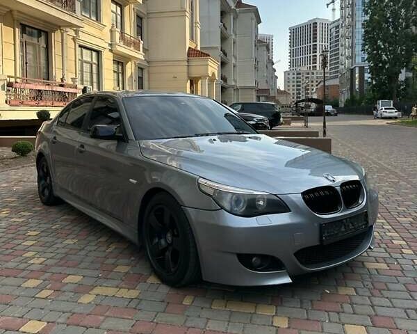 Серый БМВ 5 Серия, объемом двигателя 4.4 л и пробегом 260 тыс. км за 9500 $, фото 5 на Automoto.ua