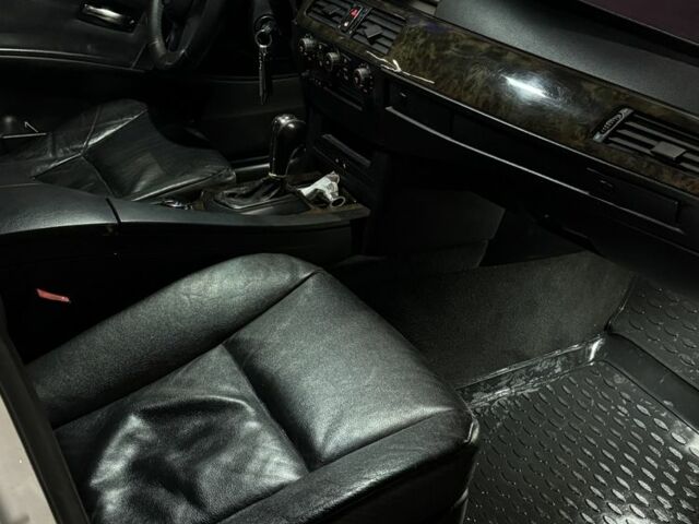 Серый БМВ 5 Серия, объемом двигателя 3 л и пробегом 300 тыс. км за 4500 $, фото 9 на Automoto.ua