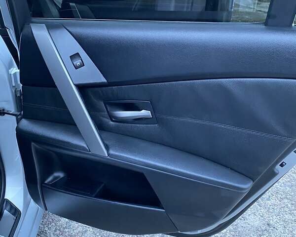 Серый БМВ 5 Серия, объемом двигателя 2.5 л и пробегом 299 тыс. км за 8700 $, фото 10 на Automoto.ua