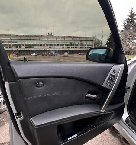 Серый БМВ 5 Серия, объемом двигателя 2.99 л и пробегом 300 тыс. км за 9000 $, фото 27 на Automoto.ua