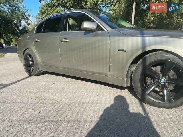 Серый БМВ 5 Серия, объемом двигателя 3 л и пробегом 330 тыс. км за 7000 $, фото 1 на Automoto.ua