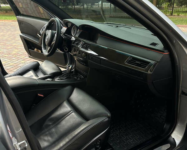 Серый БМВ 5 Серия, объемом двигателя 4.4 л и пробегом 260 тыс. км за 9500 $, фото 12 на Automoto.ua