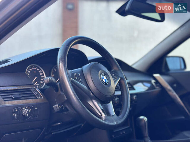 Серый БМВ 5 Серия, объемом двигателя 3 л и пробегом 297 тыс. км за 11000 $, фото 14 на Automoto.ua