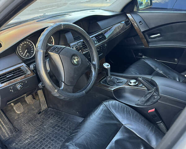 БМВ 5 Серия 2004 в Киеве на Automoto.ua Серый БМВ 5 Серия, объемом двигателя 2.17 л и пробегом 300 тыс. км за 5400 $, фото 4 на Automoto.ua