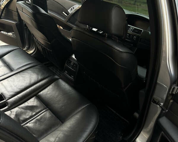 Серый БМВ 5 Серия, объемом двигателя 4.4 л и пробегом 260 тыс. км за 9500 $, фото 11 на Automoto.ua