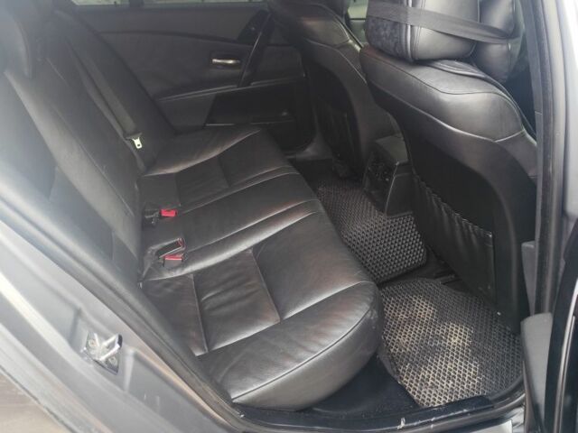 Серый БМВ 5 Серия, объемом двигателя 3 л и пробегом 387 тыс. км за 6400 $, фото 4 на Automoto.ua