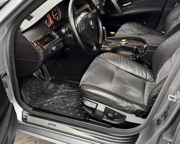 Серый БМВ 5 Серия, объемом двигателя 3 л и пробегом 245 тыс. км за 8400 $, фото 7 на Automoto.ua