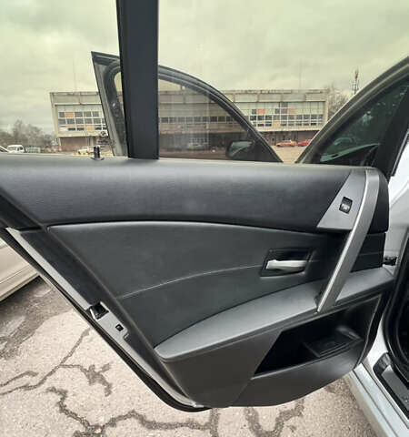 Серый БМВ 5 Серия, объемом двигателя 2.99 л и пробегом 300 тыс. км за 9000 $, фото 26 на Automoto.ua