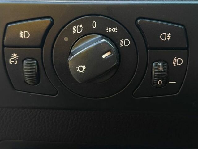 Серый БМВ 5 Серия, объемом двигателя 3 л и пробегом 350 тыс. км за 5700 $, фото 12 на Automoto.ua